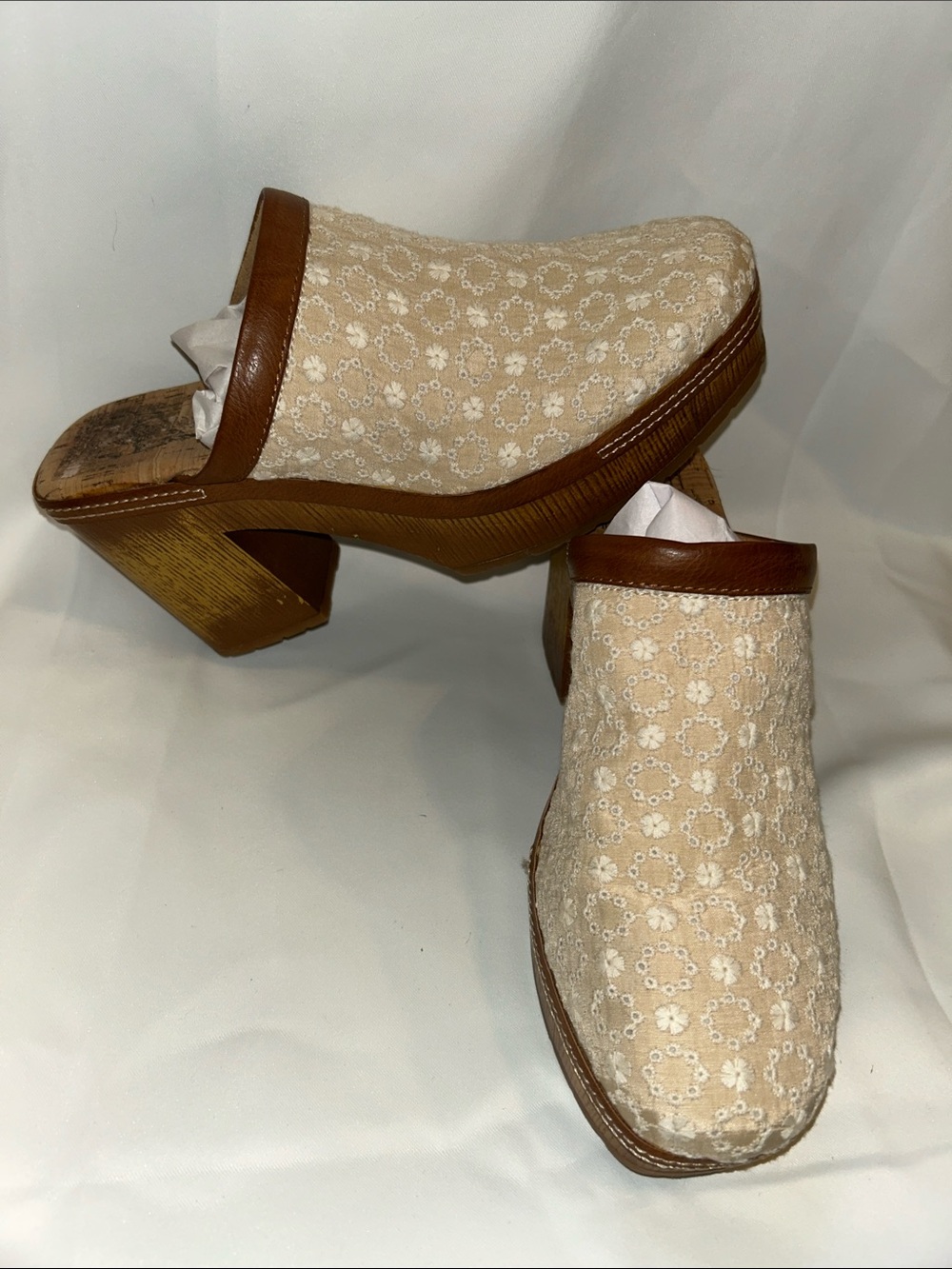 Korks Lori Congo Embroidered Boho Cottage Chunky Faux Wood Heeled Clog Mules 9 - Picture 3 of 15